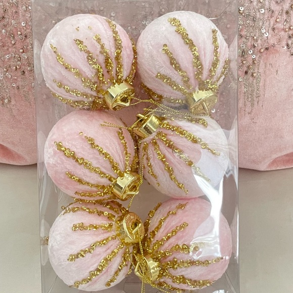NWT Set of 6 velvet christmas pink gold ornaments - Picture 4 of 8